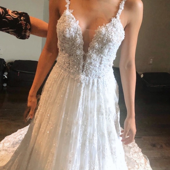 Colombian designer one of a kind Wedding Dress - Picture 2 of 6